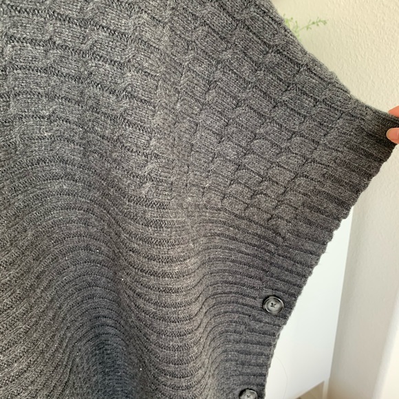 H&M Charcoal Gray Wool Blend Chunky Cable Knit Sweater Poncho Small - Picture 9 of 14